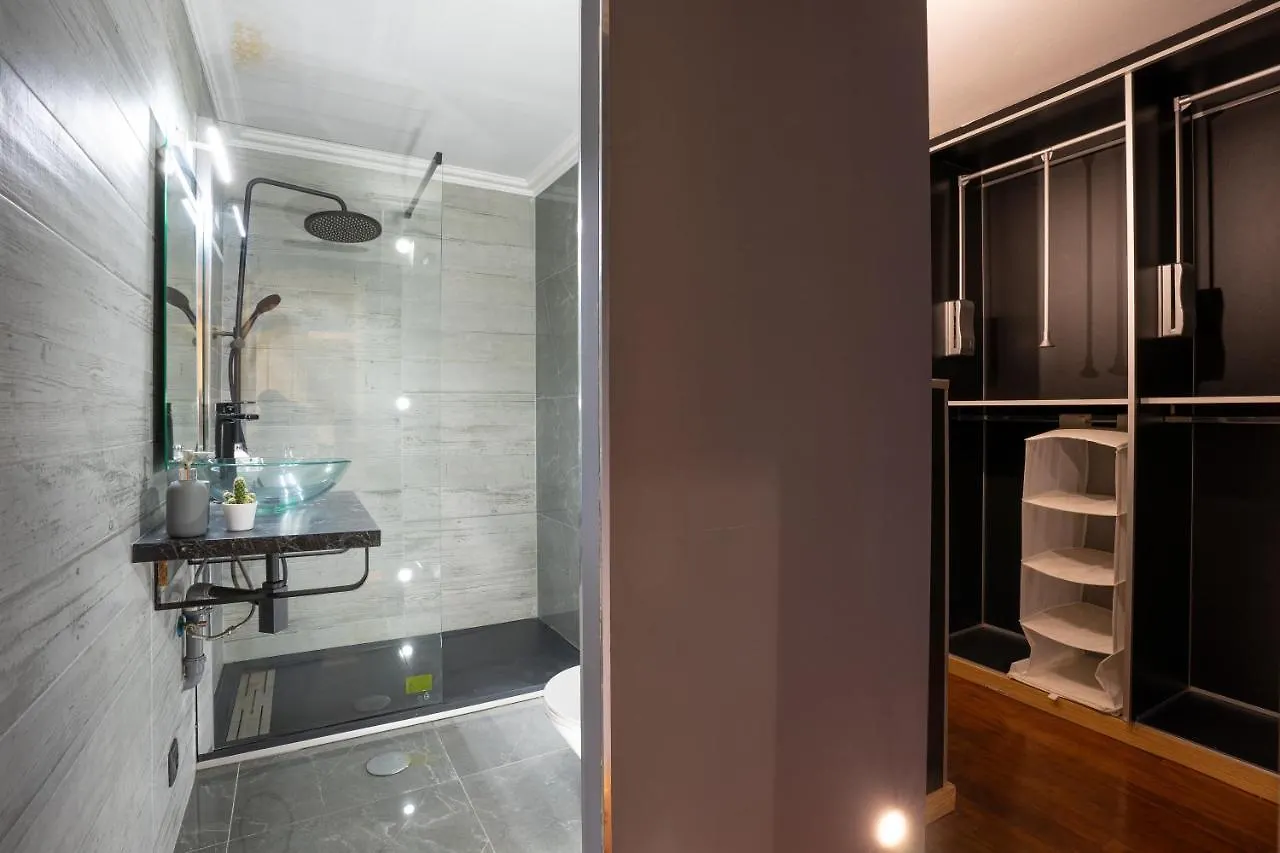Charming Apt In Historic House Coimbra 0*,  Portekiz